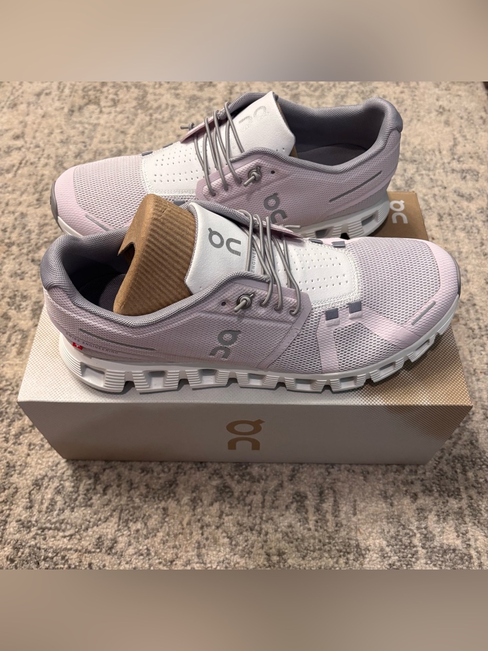 ON Brand Cloud 5 Lilly Purple/White Women's Running Shoes NEW